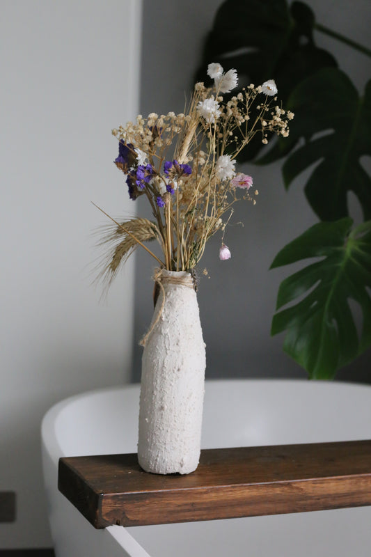 Handgemachte Blumenvase Beige mit Stein-Acryl-Streichtechnik und Trockenblumen – jedes Stück ein Unikat